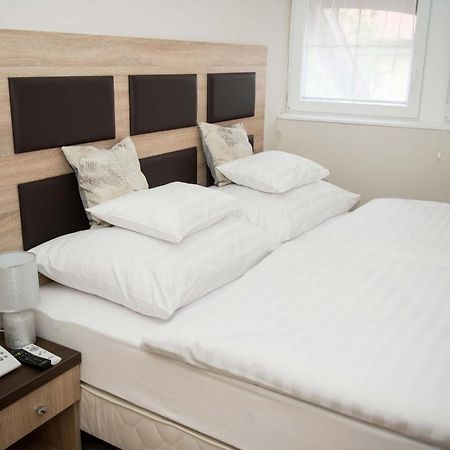 Hozam Wellness Es Apartman Szolnok Bagian luar foto