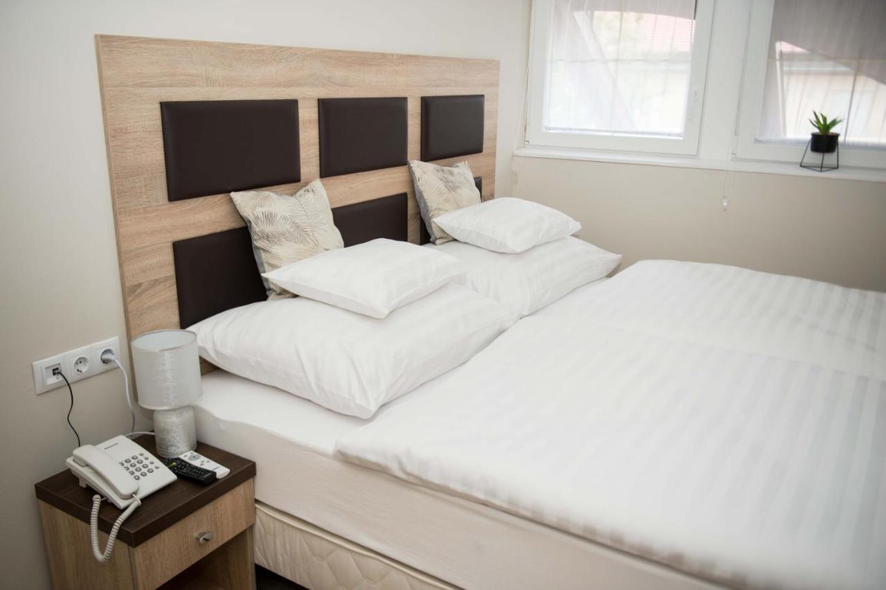 Hozam Wellness Es Apartman Szolnok Bagian luar foto