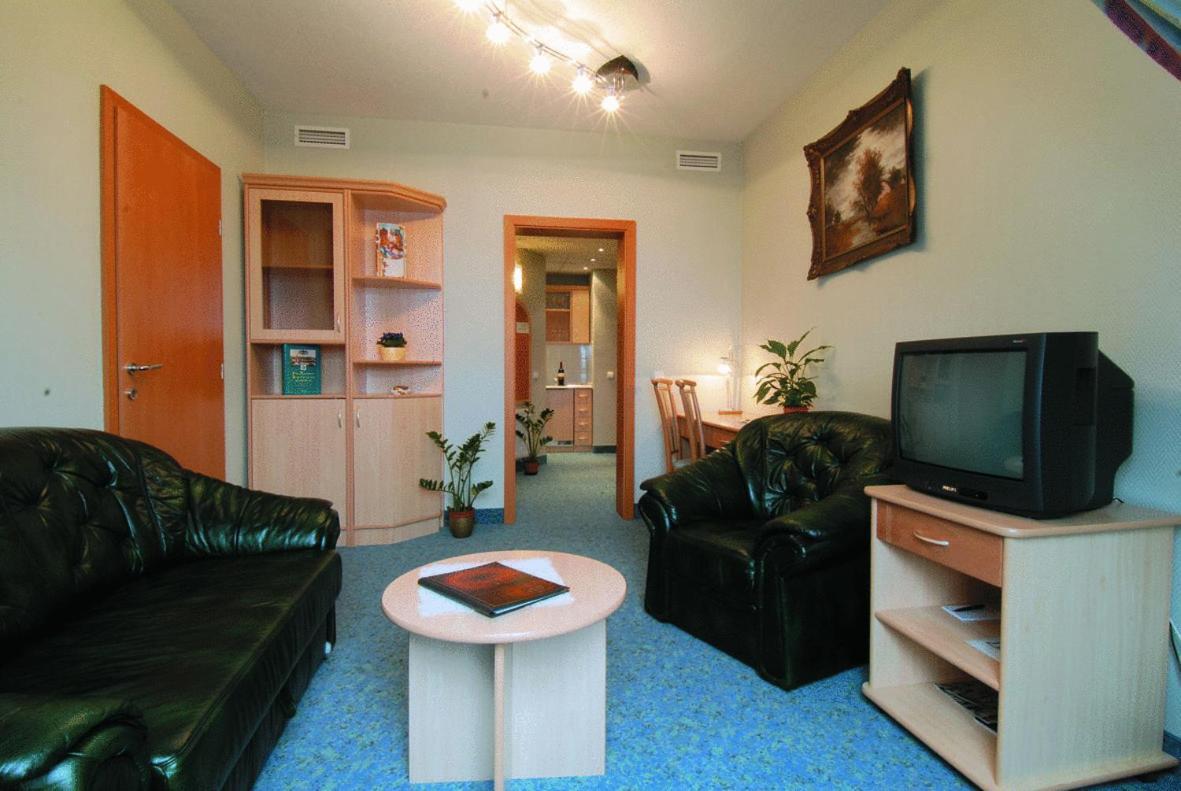 Hozam Wellness Es Apartman Szolnok Ruang foto